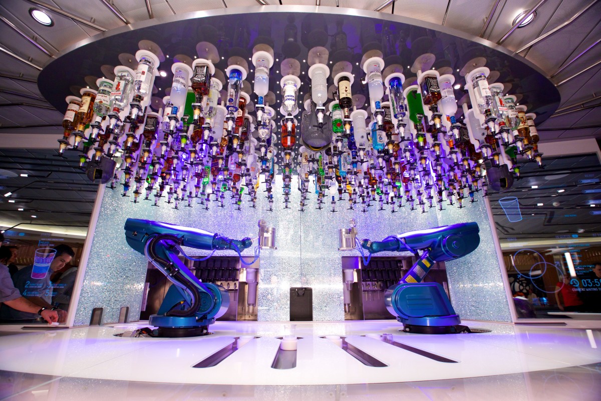 Robotic bionic cocktail bar - Royal Caribbean - Anthem of the Seas