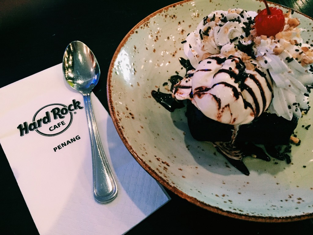 Chocolate brownie and fudge sauce