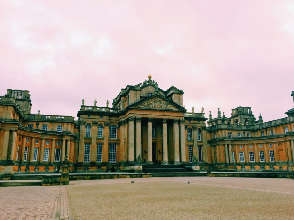 Blenheim Palace with children - copyright: www.globalmousetravels.com