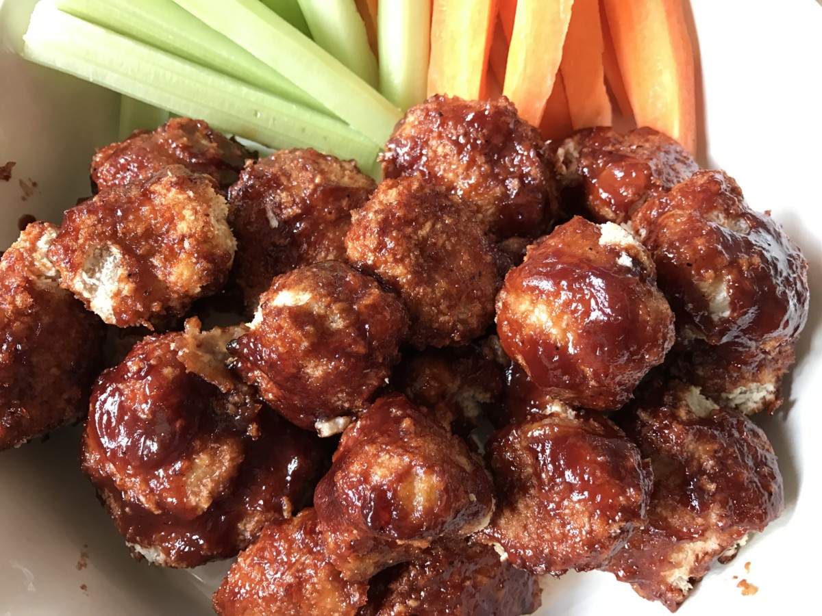 Vegan cauliflower buffalo wings - copyright: www.globalmousetravels.com