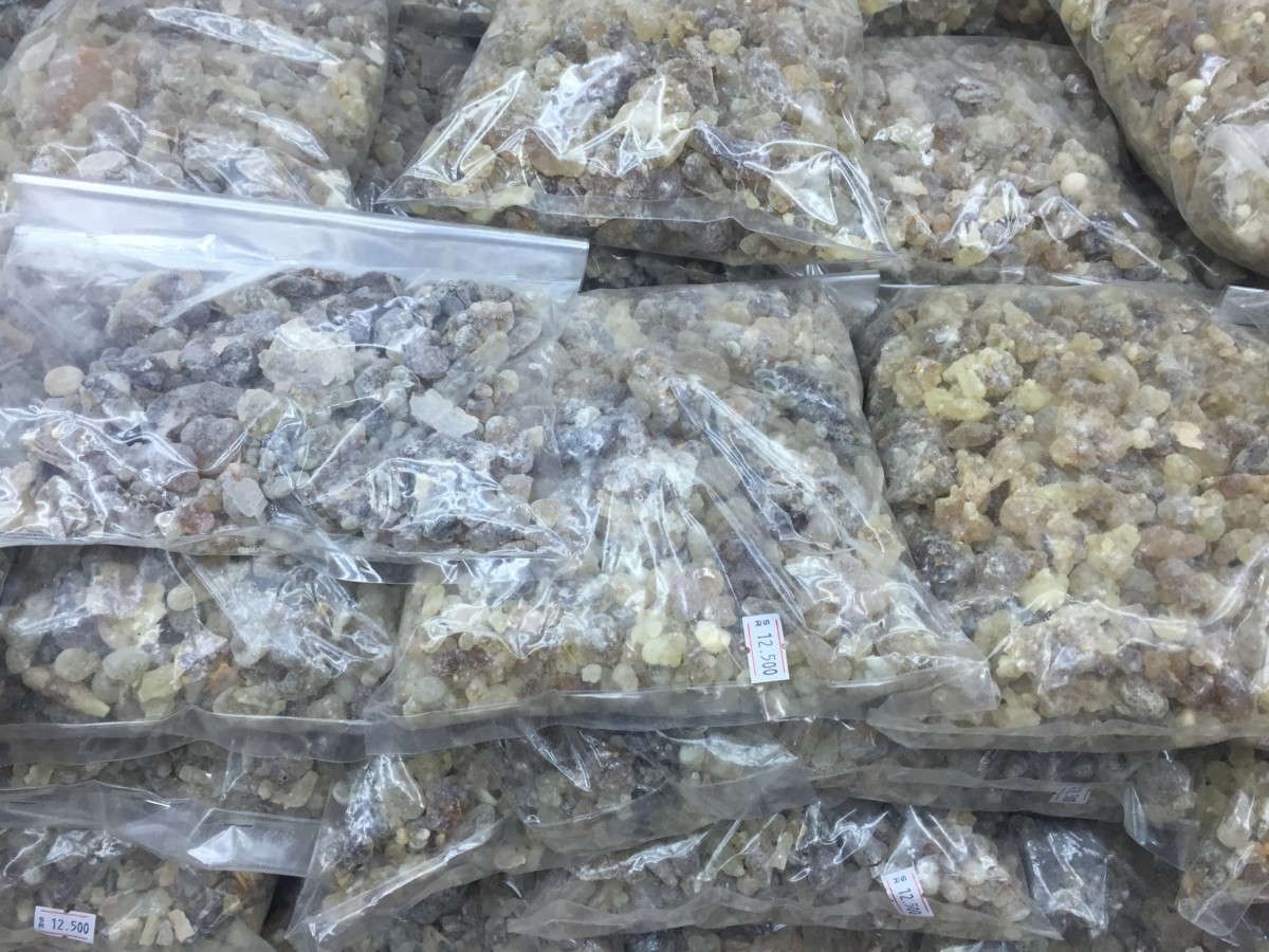What to buy in Oman...Frankincense - copyright: www.globalmousetravels.com