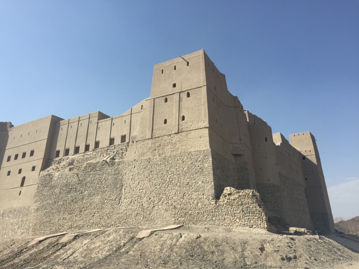 Exploring a historic Omani stronghold - Bahla Fort, Dakhiliya, Oman - copyright: www.globalmousetravels.com