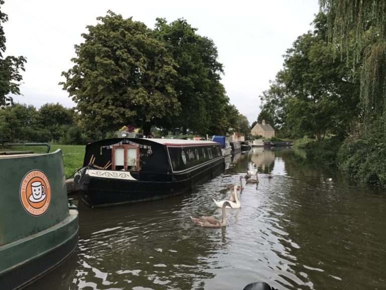 Bath canal boat hire - the Kennet and Avon Canal from Bath to Bradford on Avon