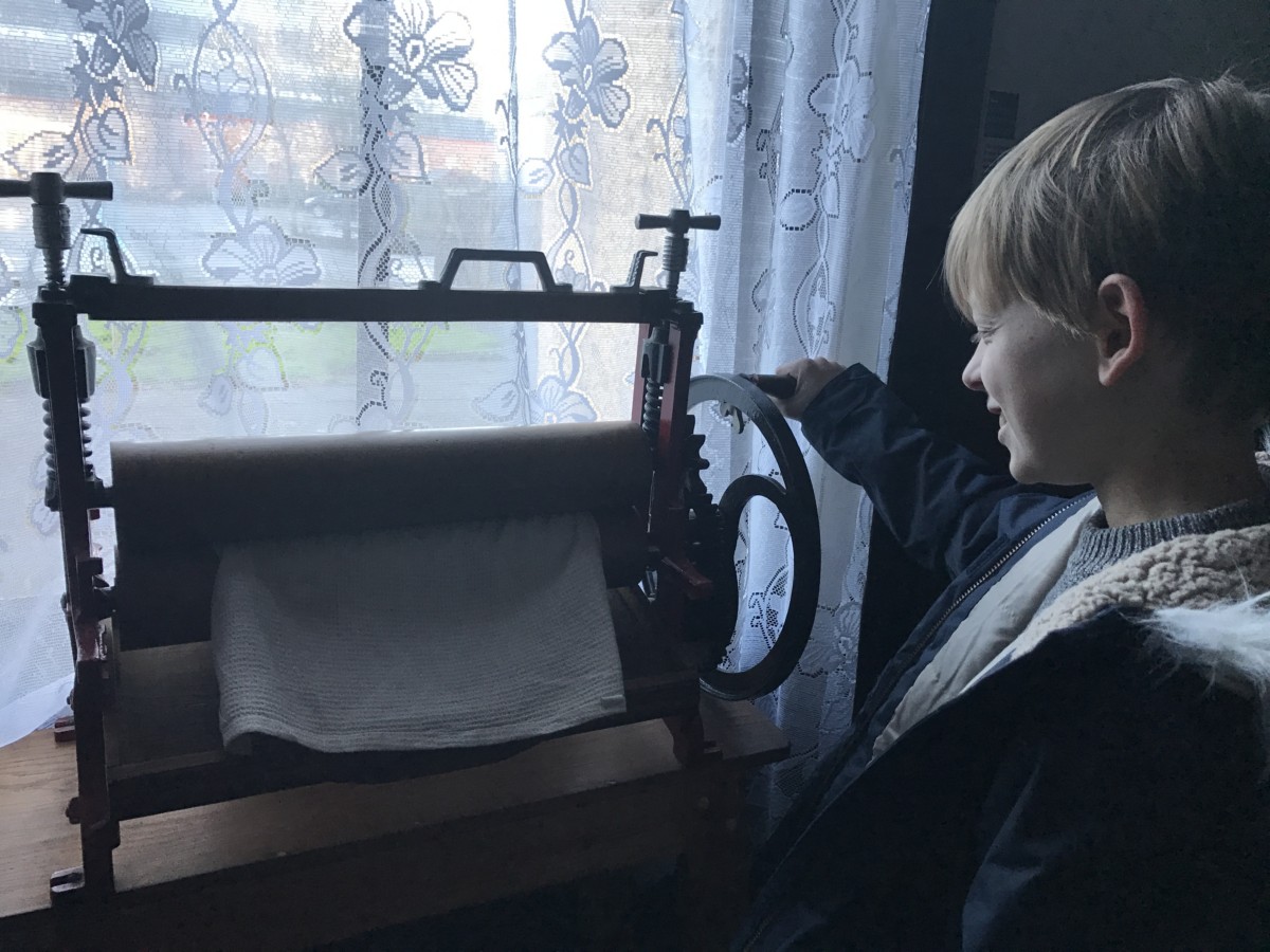 Exploring the 1920s tenement building at the Scottish Maritime Museum - A wonderful winter trip to Ayrshire with kids - copyright: www.globalmousetravels.com