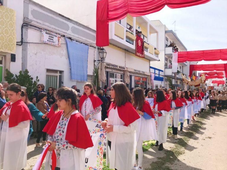 Visit a festival - 10 top things to do in Algarve with kids - copyright: www.globalmousetravels.com