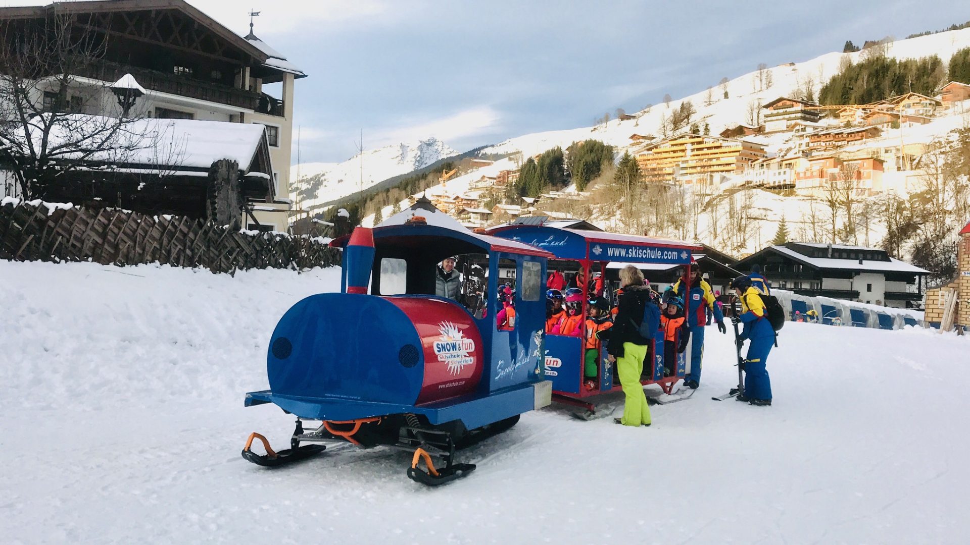 Ski train at the Ski School Skischule Hinterglemm