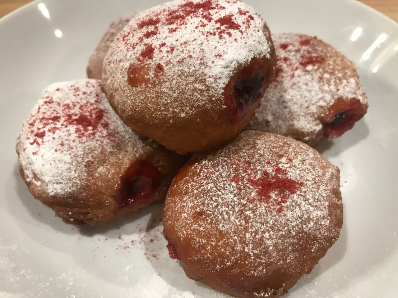 Vegan lingonberry doughnut recipe
