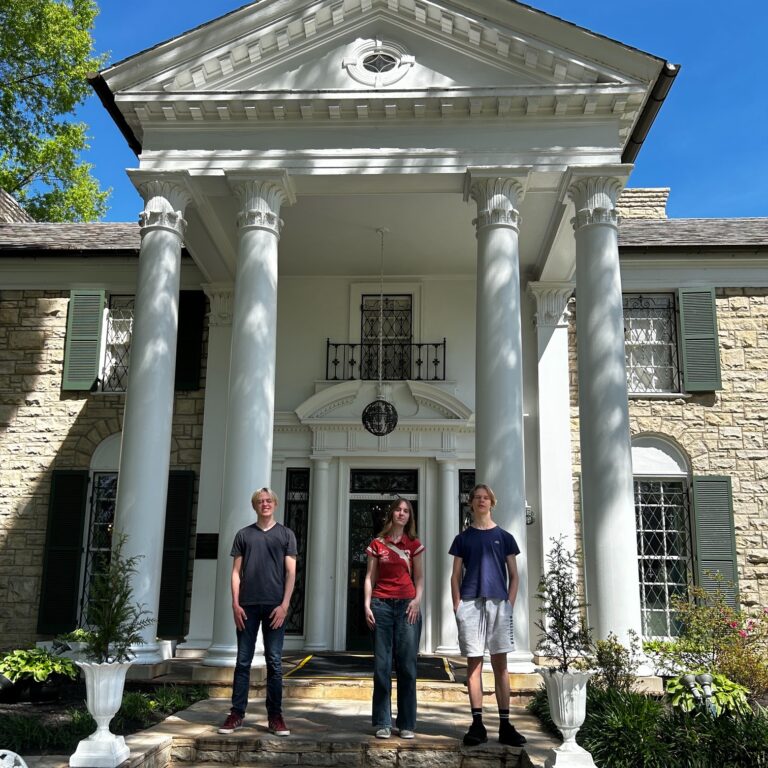 Visiting Graceland Elvis Presley home